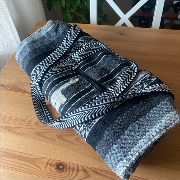 Peruvian Alpaca Artisan Padded Duffle in black and gray - Picture 12 of 12